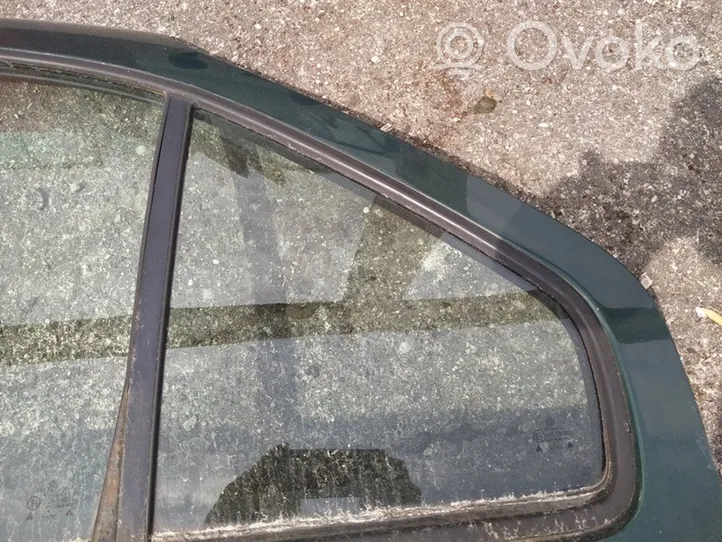 Opel Zafira B Szyba karoseryjna drzwi tylnych 