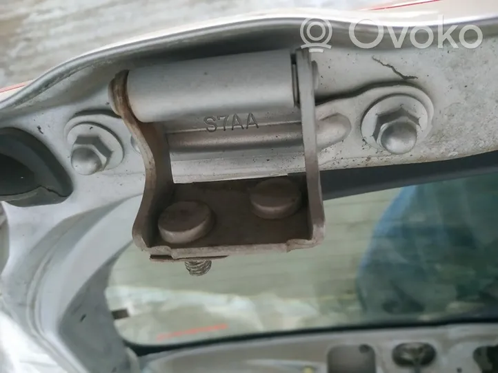 Honda Stream Tailgate/trunk/boot hinge 