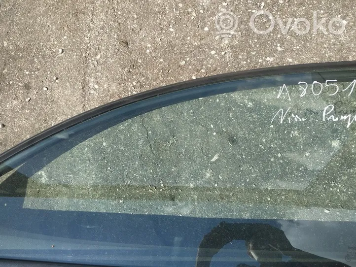 Nissan Primera Vitre de fenêtre porte avant (4 portes) 