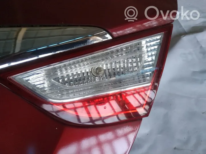 Hyundai Sonata Задний фонарь в крышке 