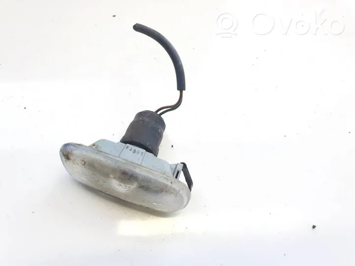 Audi A4 S4 B7 8E 8H Front fender indicator light 8e0949127