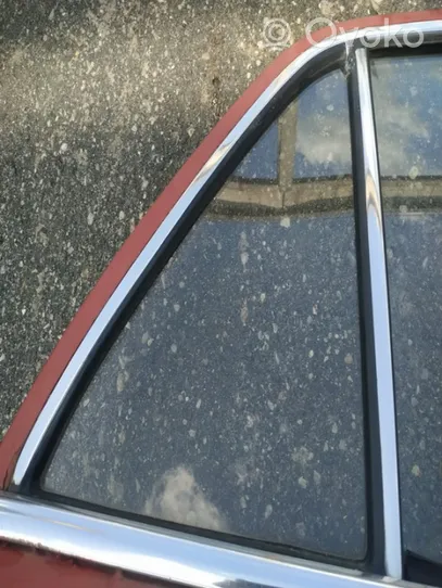 Mercedes-Benz W123 Mazais stikls "A" aizmugurējās durvīs 
