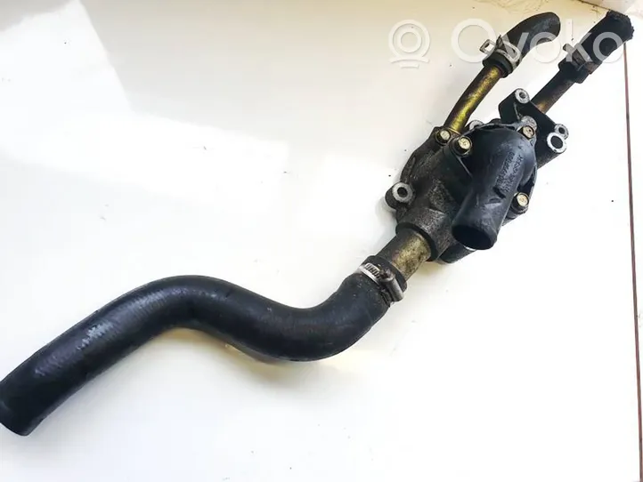 Nissan Primera Tuyau de liquide de refroidissement moteur 130499f600