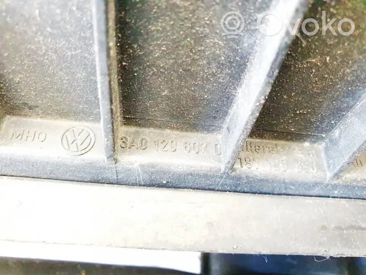 Volkswagen PASSAT B4 Boîtier de filtre à air 3A0129607D