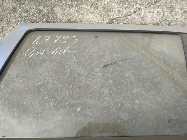 Opel Astra G Rear door window glass 