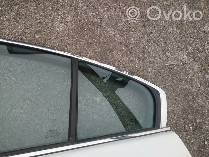 Toyota Avensis T270 Fenêtre latérale vitre arrière 