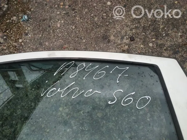 Volvo S60 Porte arrière baltos