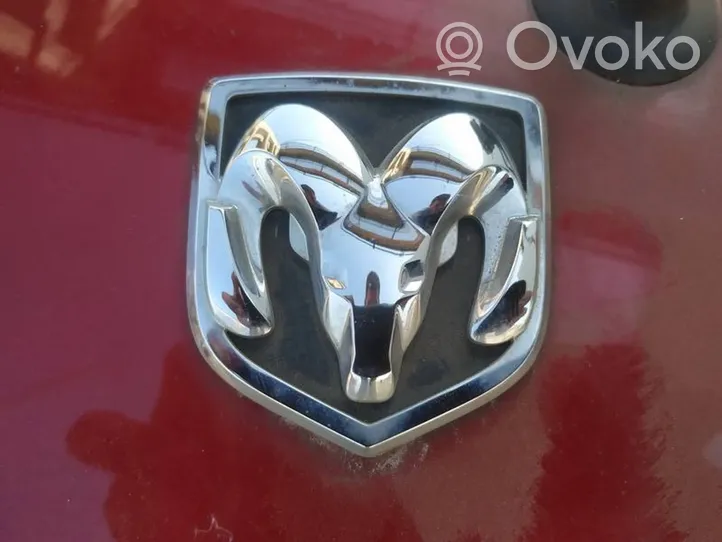 Dodge Magnum Mostrina con logo/emblema della casa automobilistica 
