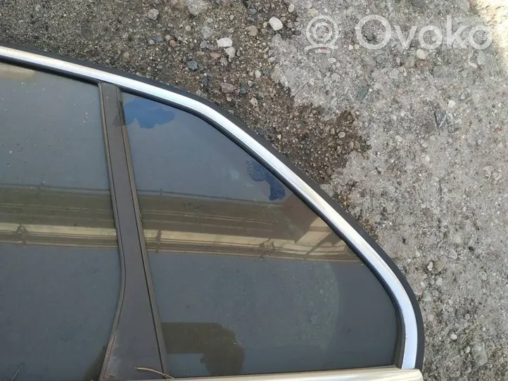 Volkswagen Jetta V Rear vent window glass 