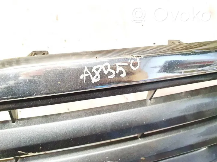 Toyota Avensis T250 Etusäleikkö 5311405070