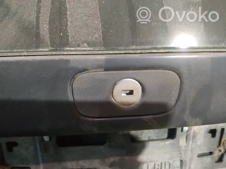 Volvo S40, V40 Takaluukun ulkopuolinen lukko 