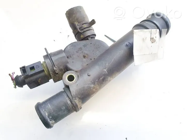 Volkswagen Golf IV Tuyau de liquide de refroidissement moteur 038121133