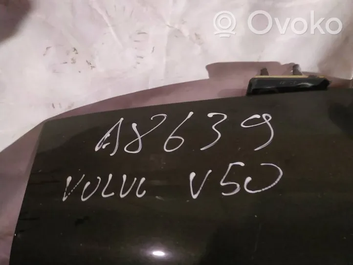 Volvo V50 Takaluukun/tavaratilan kansi PILKAS