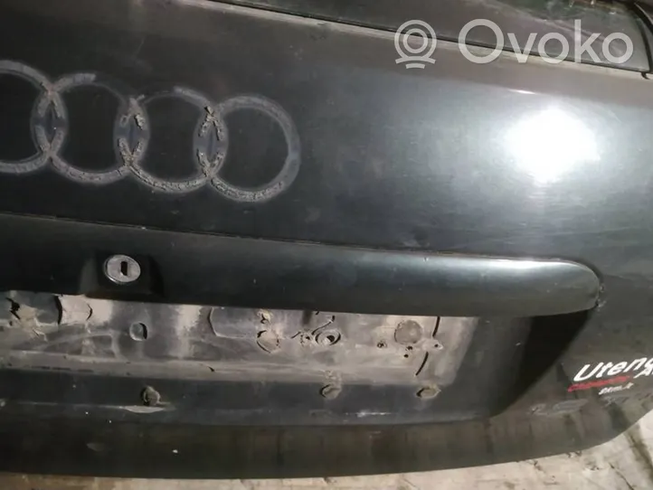 Audi A4 S4 B5 8D Listwa oświetlenie tylnej tablicy rejestracyjnej 