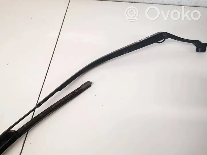 Mitsubishi Outlander Front wiper blade arm 