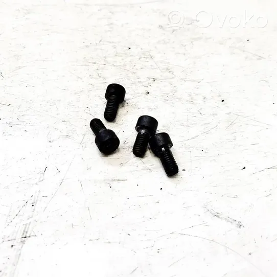 Volvo V70 Nuts/bolts 