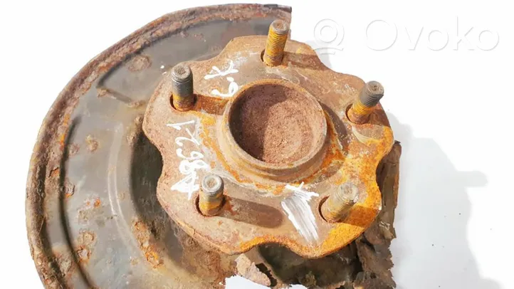 Toyota Avensis T270 Rear wheel hub 