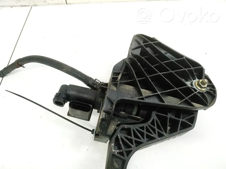 Volkswagen Touran I Clutch master cylinder 1K0927810D