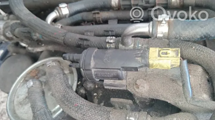 Mercedes-Benz C AMG W204 Turboahtimen magneettiventtiili 0025401497