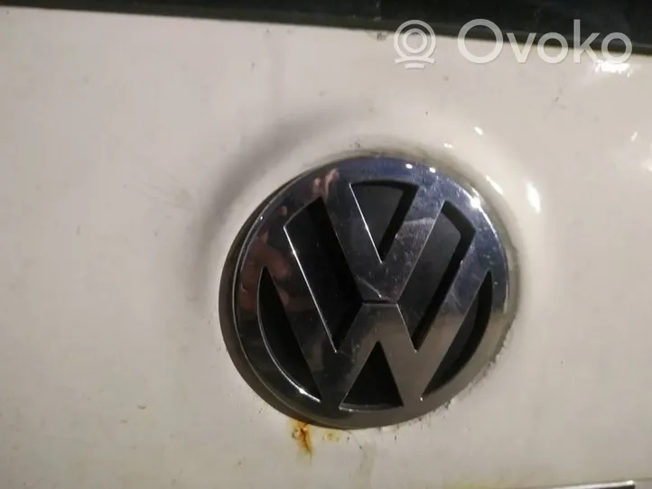 Volkswagen Golf V Mostrina con logo/emblema della casa automobilistica 