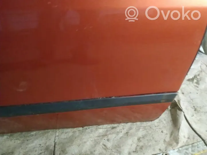 Mercedes-Benz C W203 Priekšpusē durvju dekoratīvā apdare (moldings) 