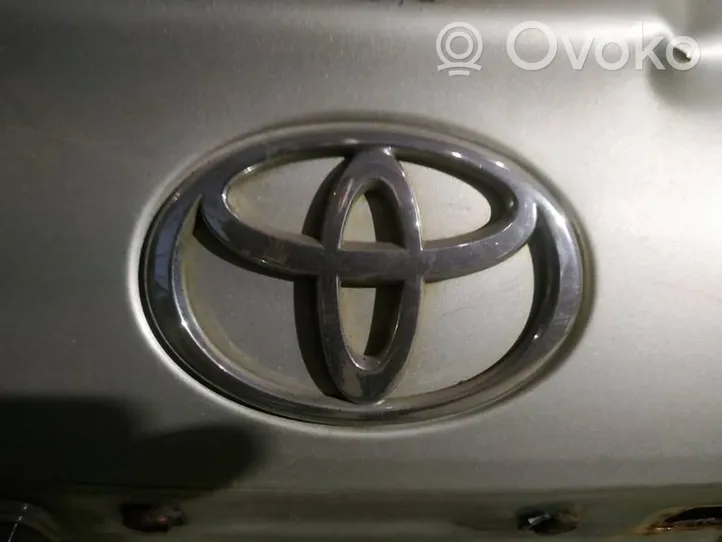 Toyota Avensis T250 Значок производителя 