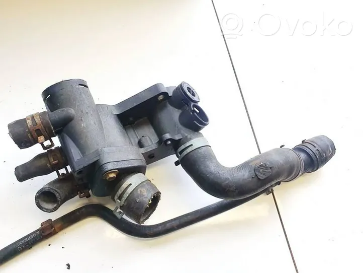 Volkswagen Golf IV Tuyau de liquide de refroidissement moteur 032121111