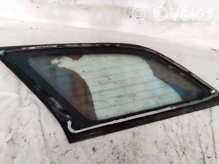 Toyota Avensis T250 Rear side window/glass 