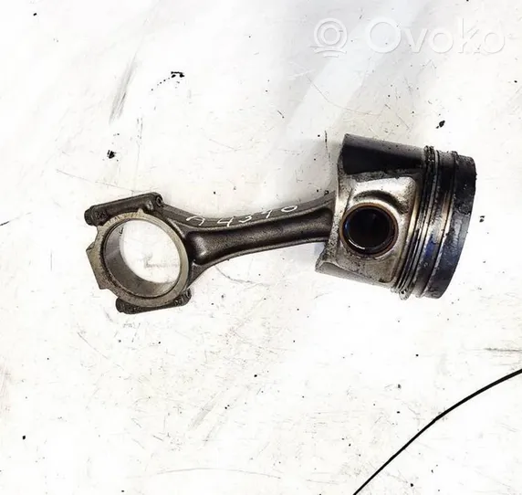 Mitsubishi Outlander Piston with connecting rod 