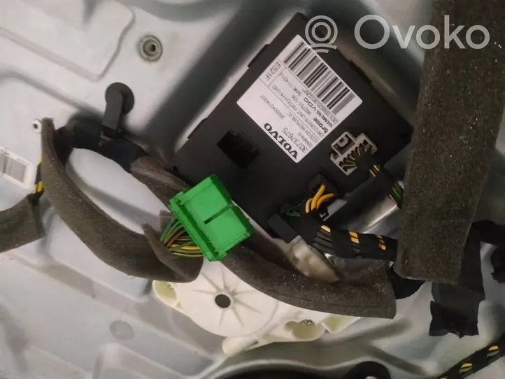 Volvo V50 Moteur de lève-vitre de porte avant 30737675