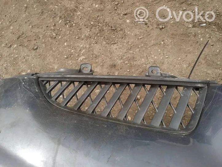 Mitsubishi Grandis Atrapa chłodnicy / Grill 