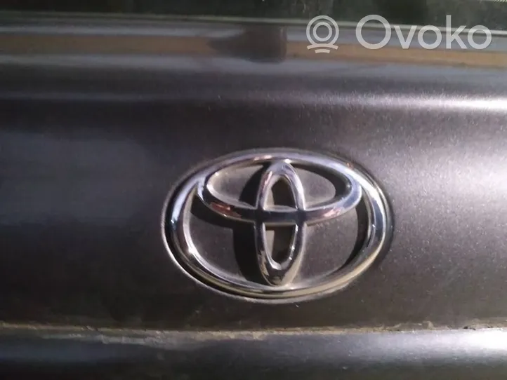 Toyota Avensis T250 Mostrina con logo/emblema della casa automobilistica 