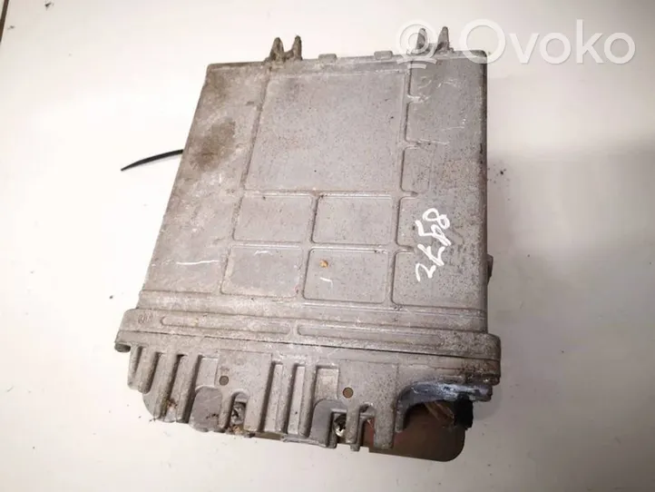 Volkswagen Golf III Sterownik / Moduł ECU 028906021gc