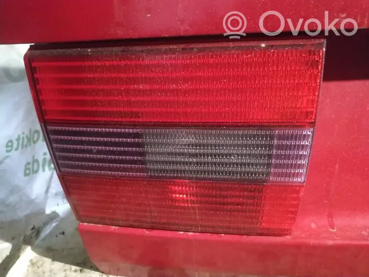 Volkswagen PASSAT B4 Lampy tylnej klapy bagażnika 