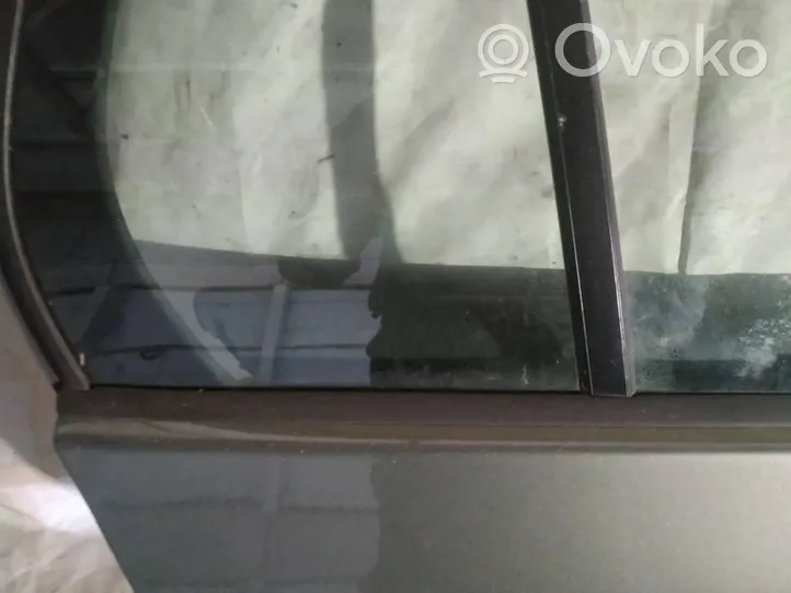 Volkswagen Golf V Moulures des vitres de la porte arrière 