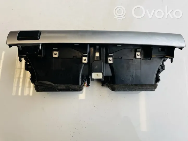 BMW X5 E70 Centrālais gaisa ventilācijas režģis 716180104