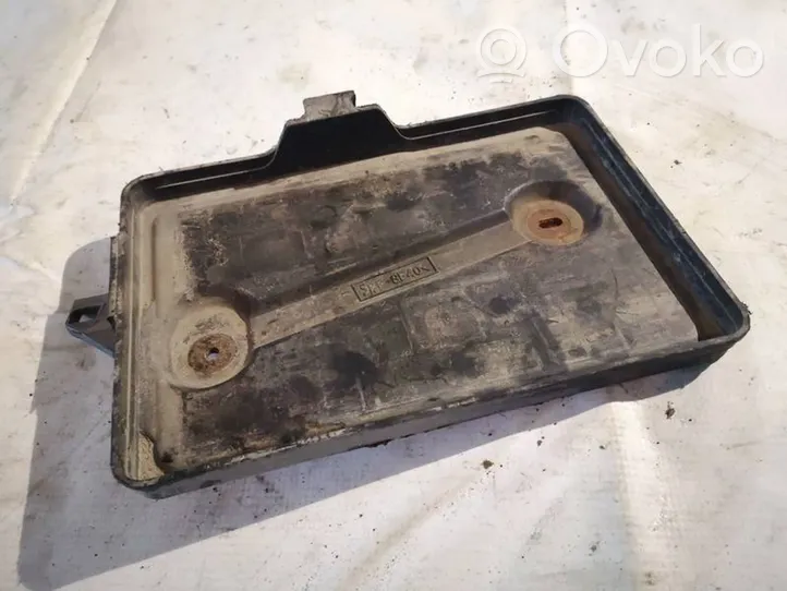 Volkswagen PASSAT B5 Support boîte de batterie 