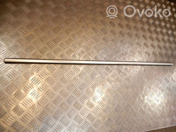 Volvo S60 Aizmugurē durvju dekoratīvā apdare (moldings) 