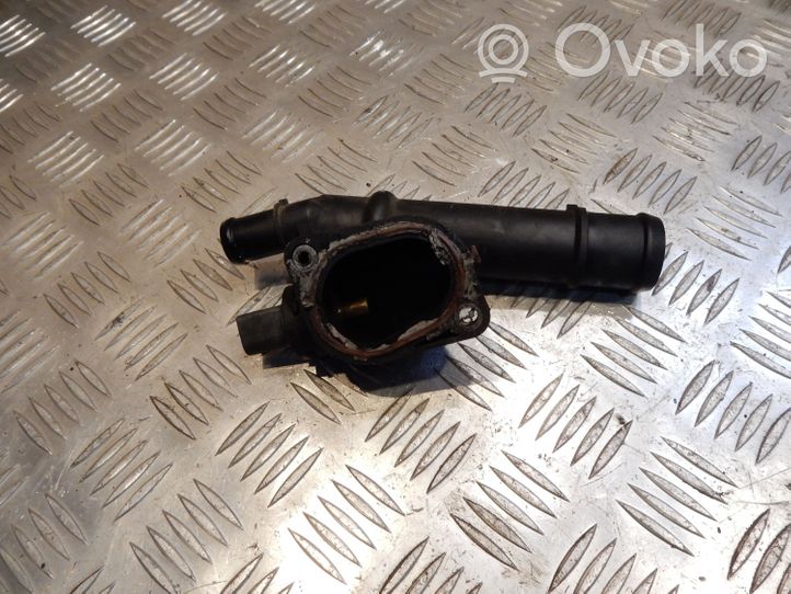 Volkswagen PASSAT B6 Termostat / Obudowa termostatu 03G121132B