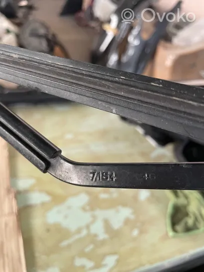 Tesla Model 3 Front wiper blade arm 7154