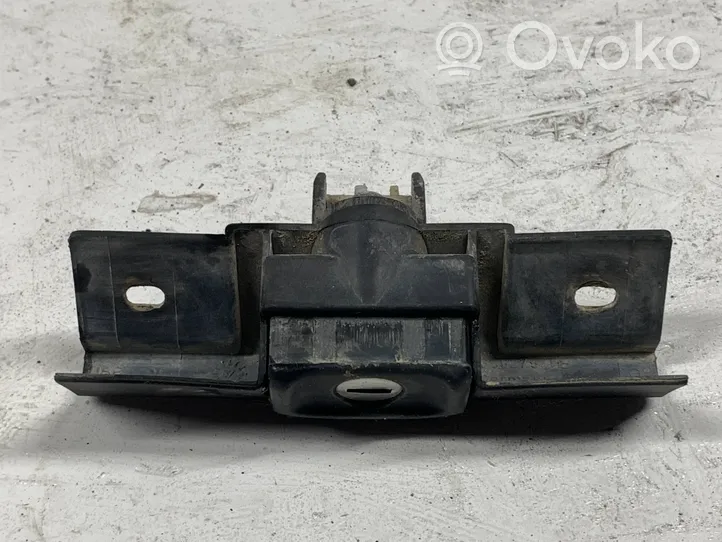 Volkswagen Jetta II Tailgate exterior lock 665827571E