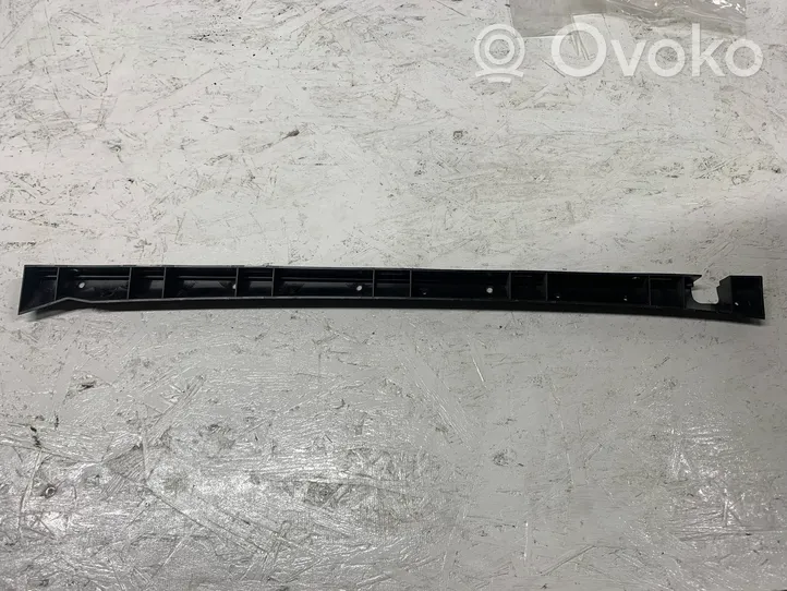 BMW 5 E60 E61 Moulure de vitre de la porte avant 670070