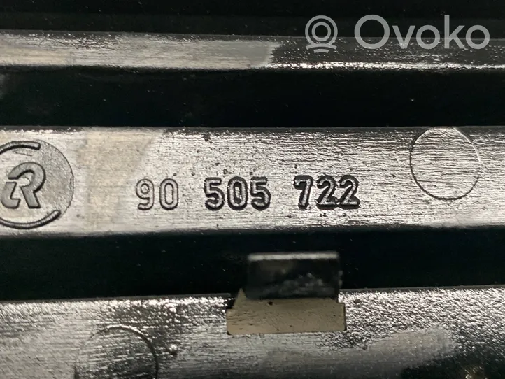 Opel Vectra B Etupuskurin ylempi jäähdytinsäleikkö 90505722