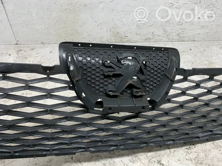 Peugeot Boxer Front grill 1306599070