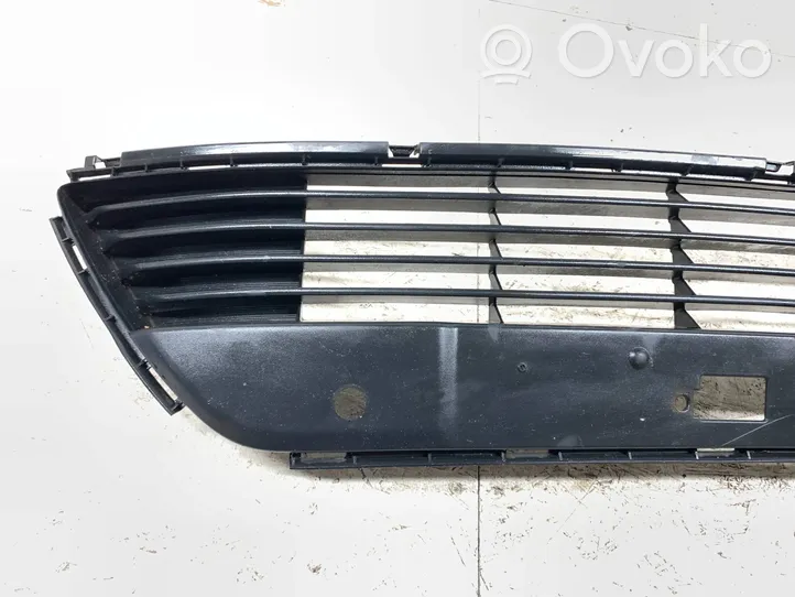 Toyota Avensis T270 Mascherina inferiore del paraurti anteriore 5311205090