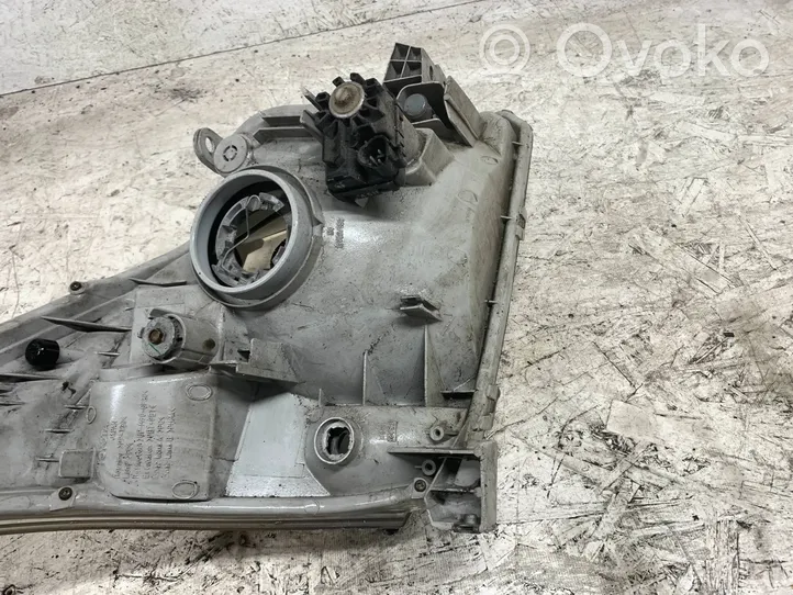 Toyota Land Cruiser (J120) Lampa przednia 