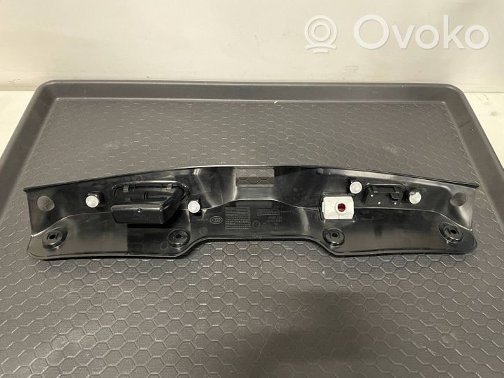 Mercedes-Benz C W205 Altro elemento di rivestimento bagagliaio/baule A2057500500