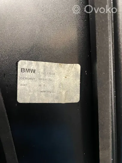 BMW M5 F90 Galinių durų stiklo apdaila 739013908