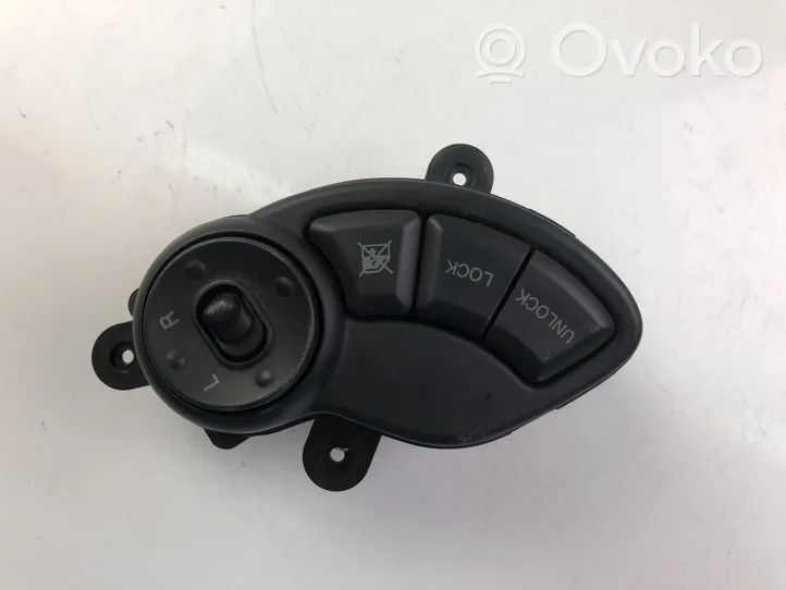 Hyundai Santa Fe Boutons / interrupteurs volant 9353026000