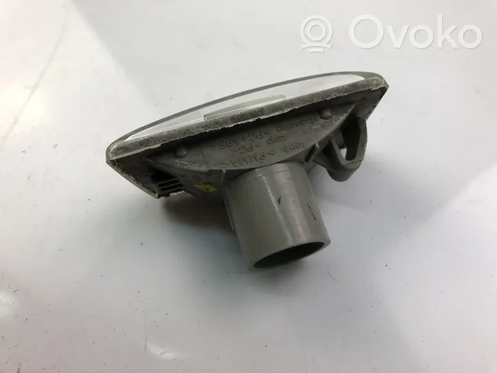 Opel Astra H Front indicator light I090025